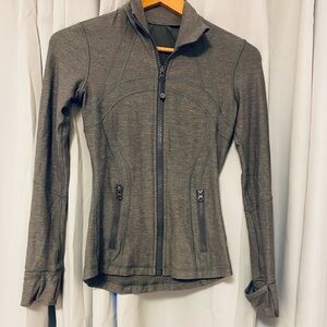 Lululemon defined jacket size 2 gray color